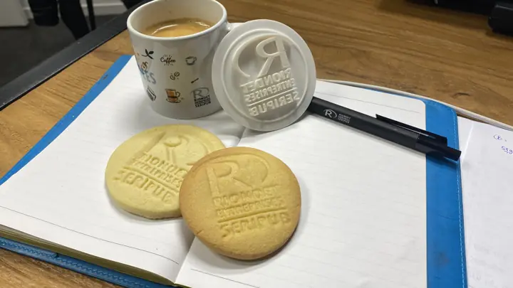 Biscuits marqués au logo d’une entreprise