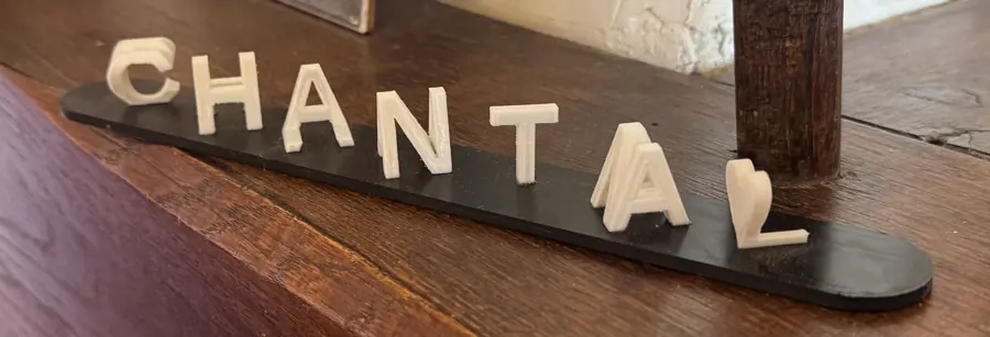 Socle en lettres 3D, côté « Chantal »