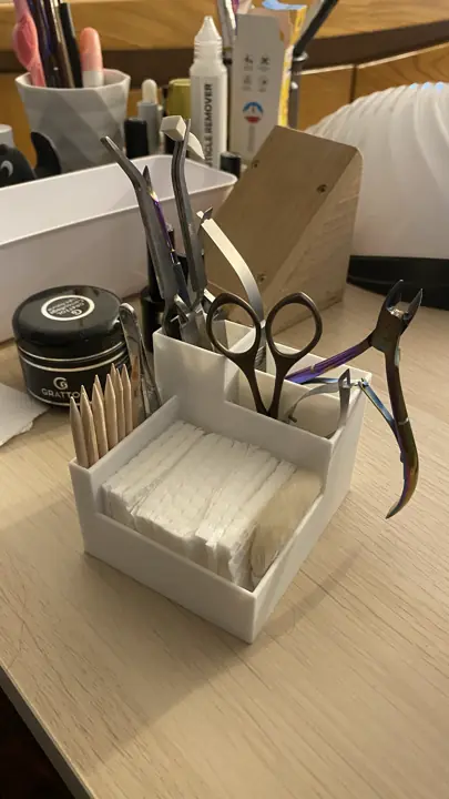 Rangement pour matériel de manucure