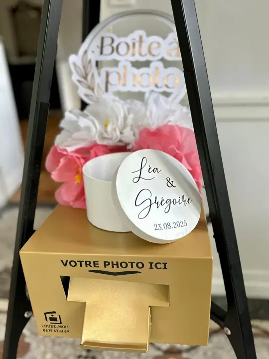 Boîte à photo installée pour le mariage