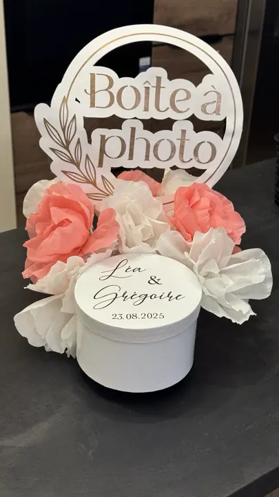 Boîte à photo de mariage décorée de fleurs