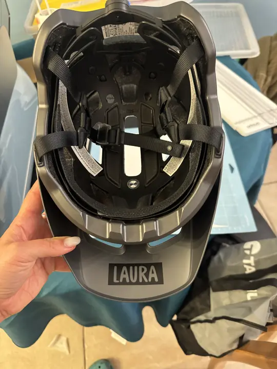 Casque de vélo personnalisé au prénom Laura
