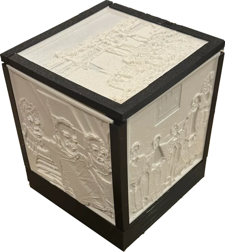 Lampe lithophane éteinte : les reliefs blancs sont à peine visibles