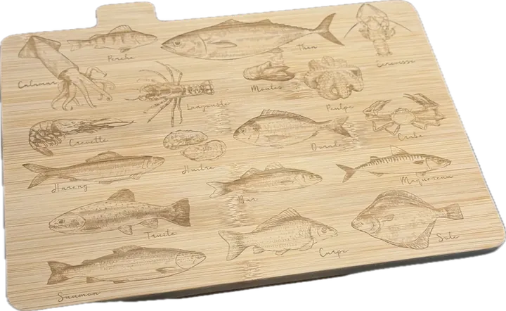 Planche à découper gravée au laser d’une illustration de poissons
