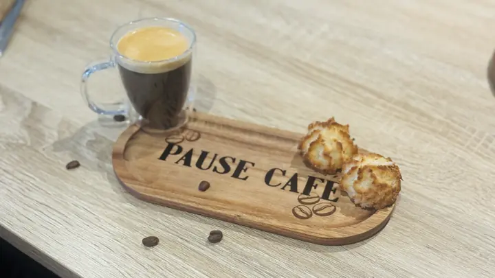 Plateau en bois personnalisé « Pause café »